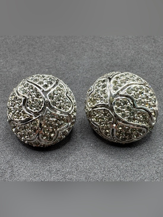 Ciner Jewelry - 1970s Vintage Ciner clip-on earrings